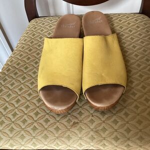 Dansko Maci Yellow Women’s Mule Clog woodblock heel shoes